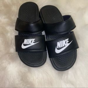 Nike Benassi Duo slides